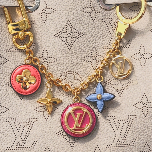 Authentic Louis Vuitton Preppy flowers Bag Charm. New w/box & dust bag - Picture 11 of 12